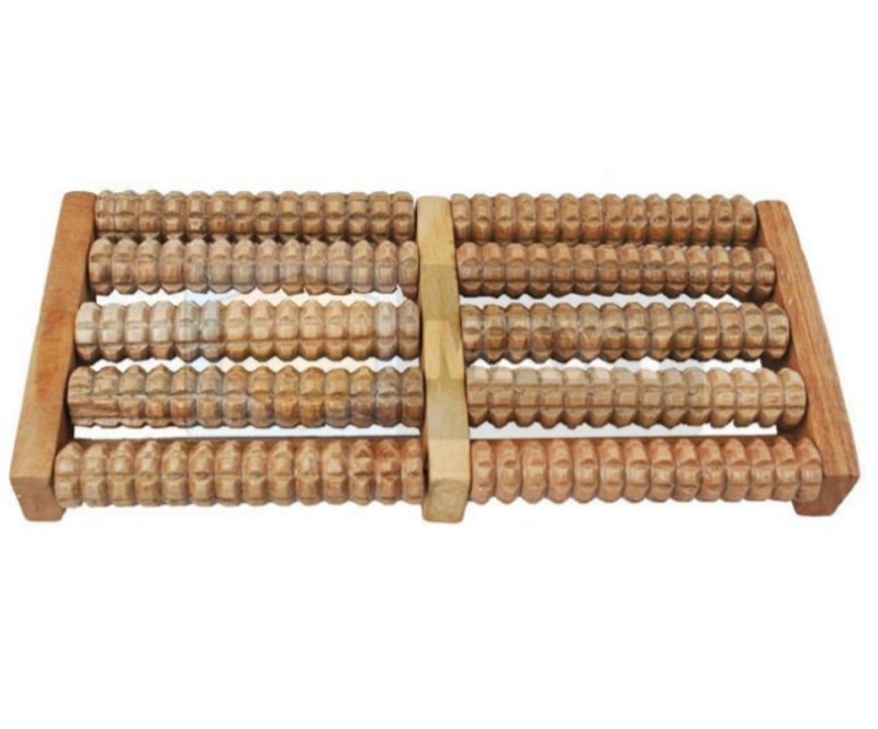 Aparat de masaj pentru picioare, din lemn